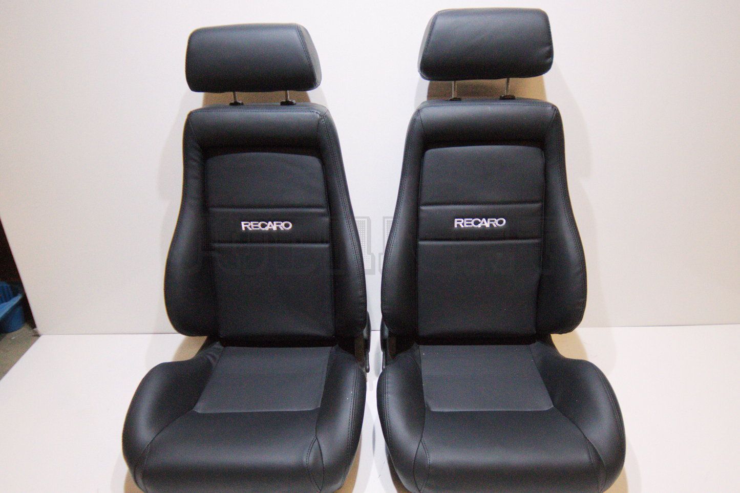 Recaro Specialist Style Black Leather Reclinable Bucket Seat