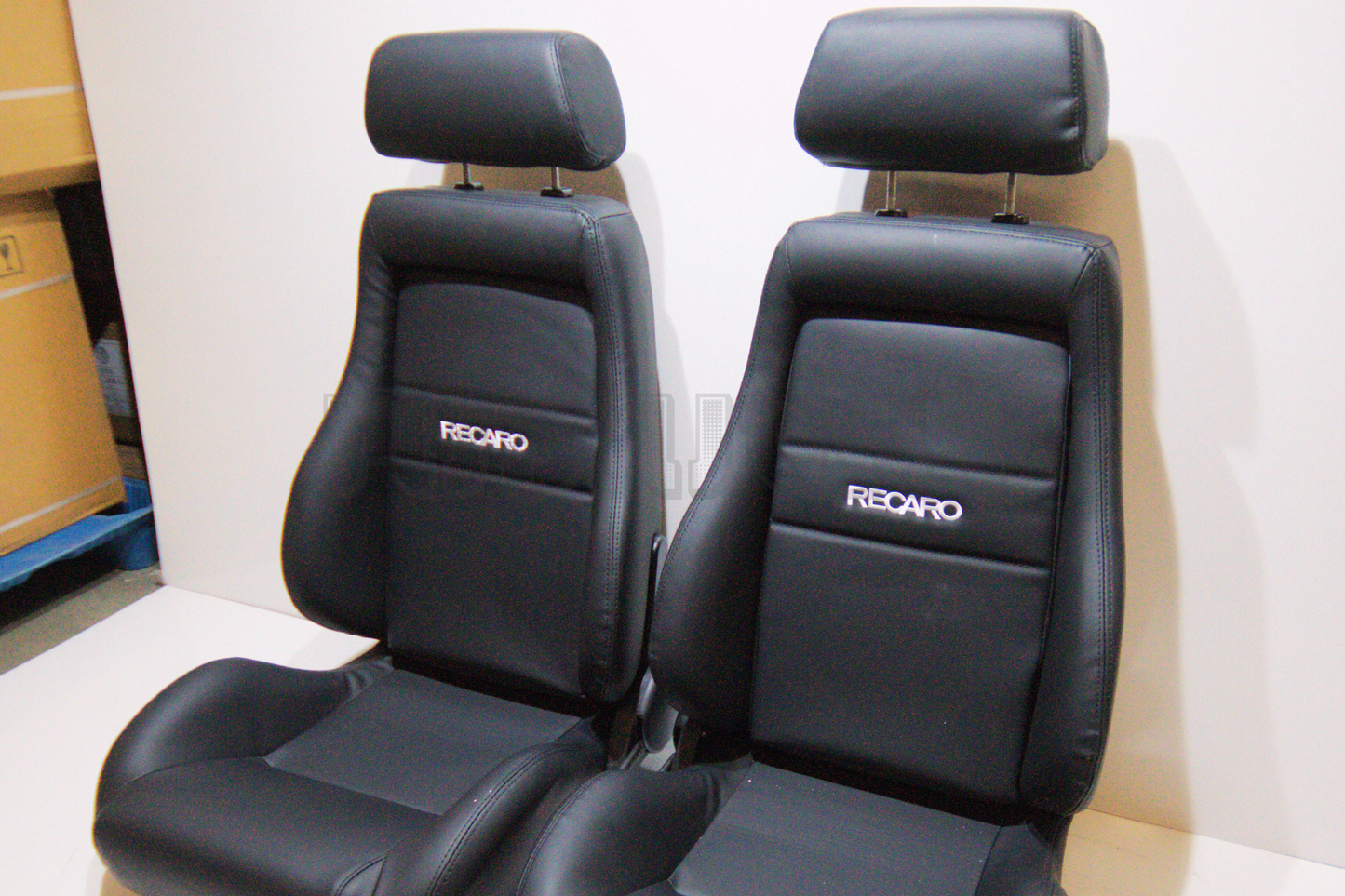 Recaro Specialist Style Black Leather Reclinable Bucket Seat
