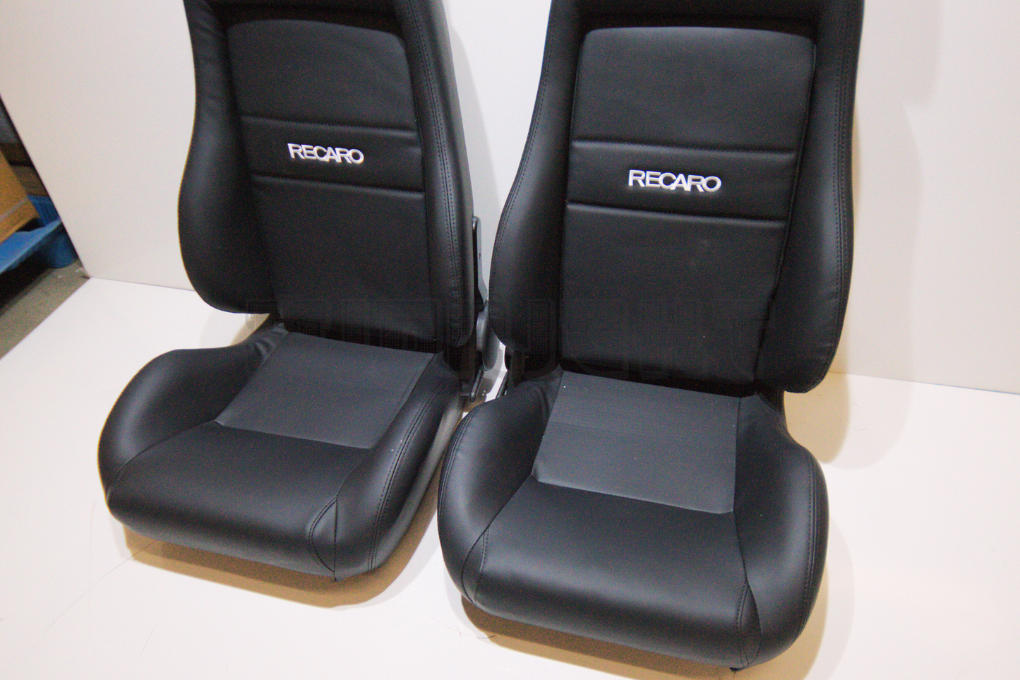 Recaro Specialist Style Black Leather Reclinable Bucket Seat