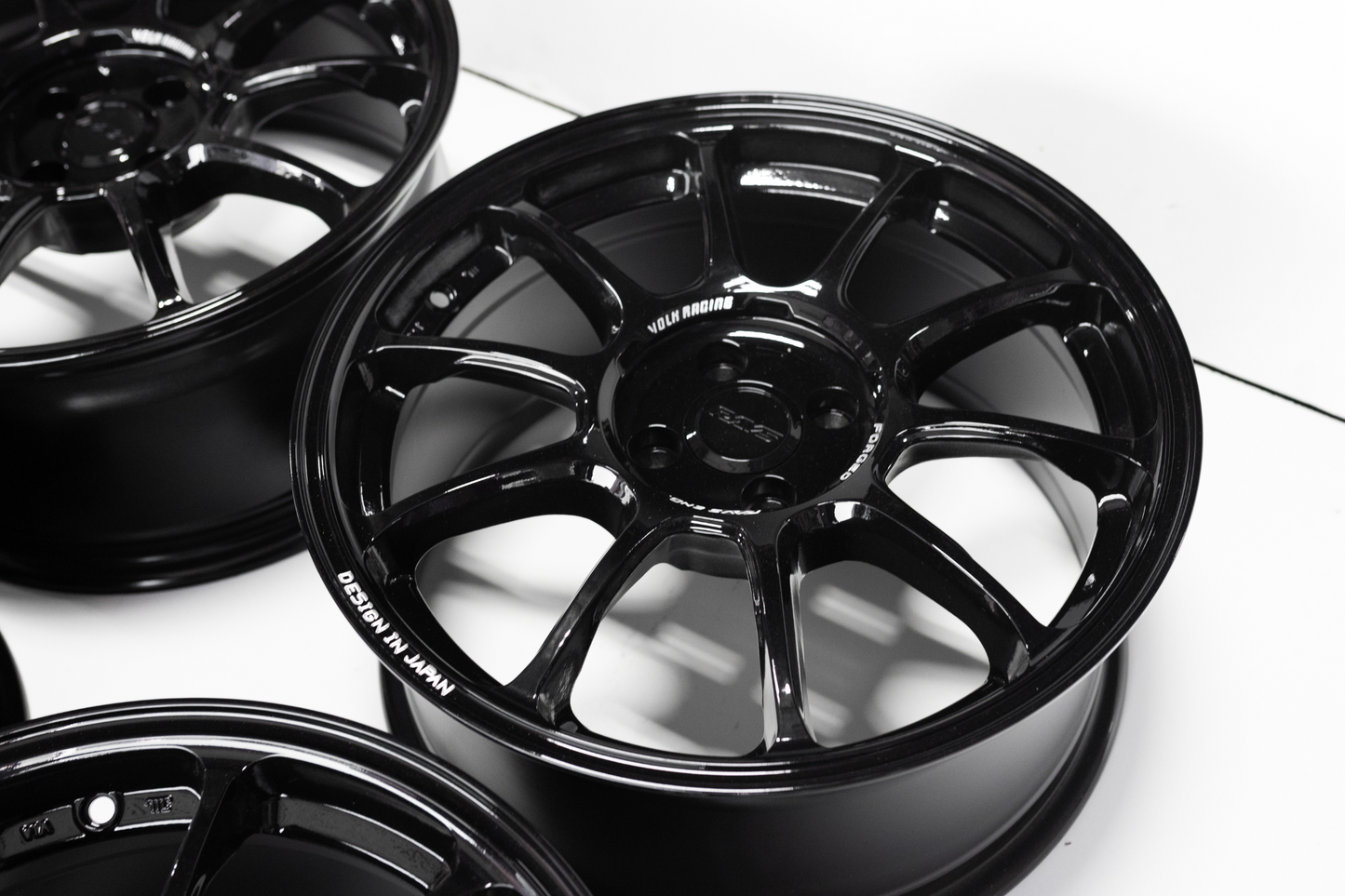 Volk Racing ZE40 Style 18" 8.5J (4X100)