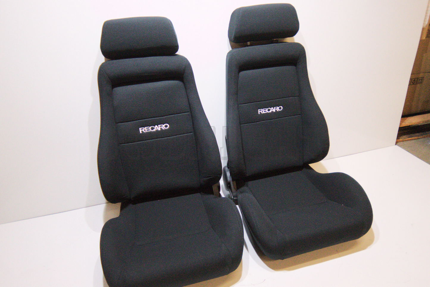 Recaro Specialist Style Black Fabric Reclinable Bucket Seat