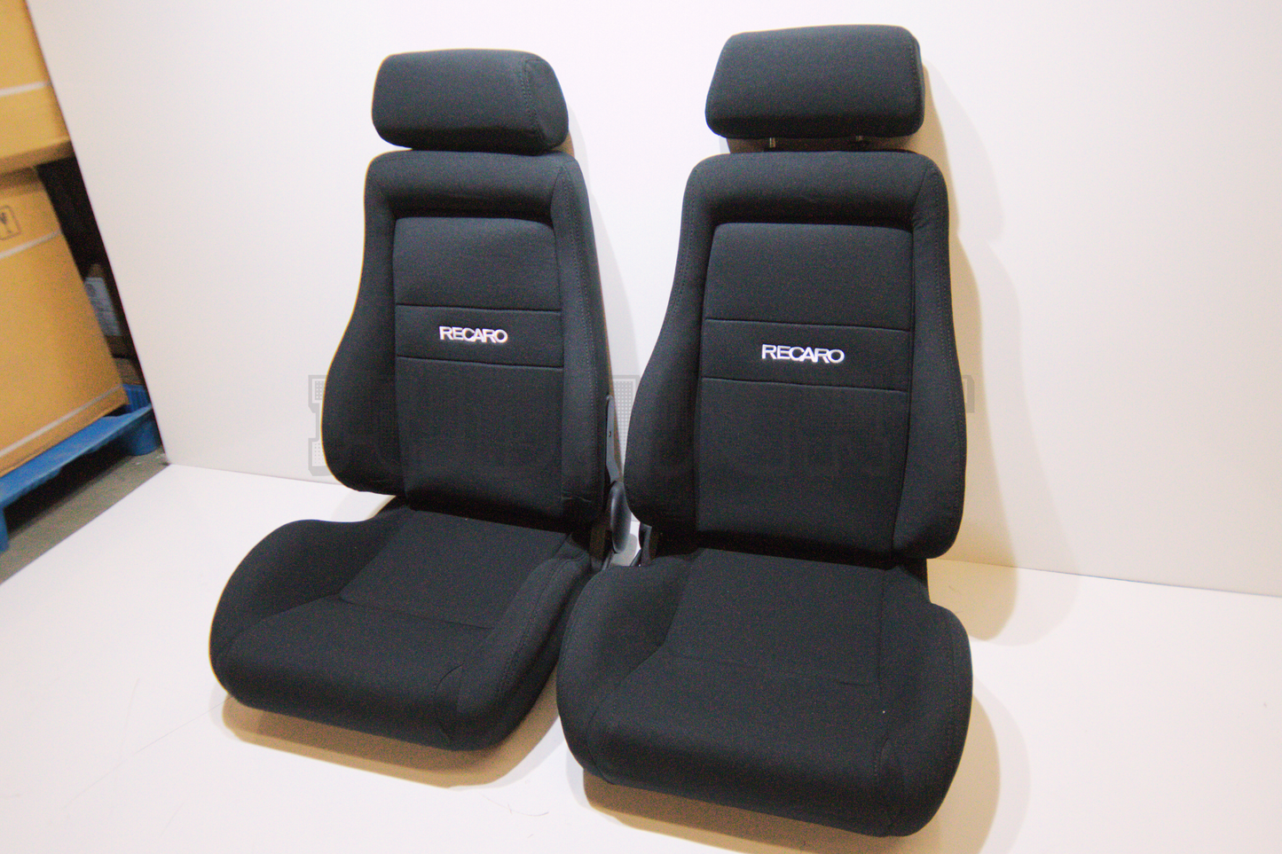 Recaro Specialist Style Black Fabric Reclinable Bucket Seat