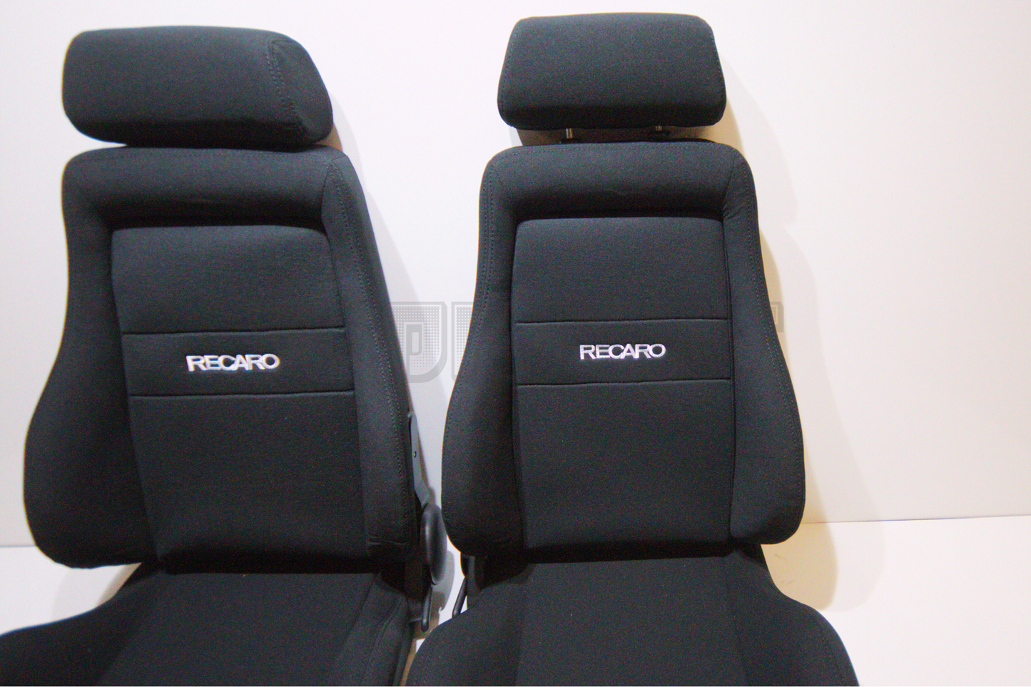 Recaro Specialist Style Black Fabric Reclinable Bucket Seat