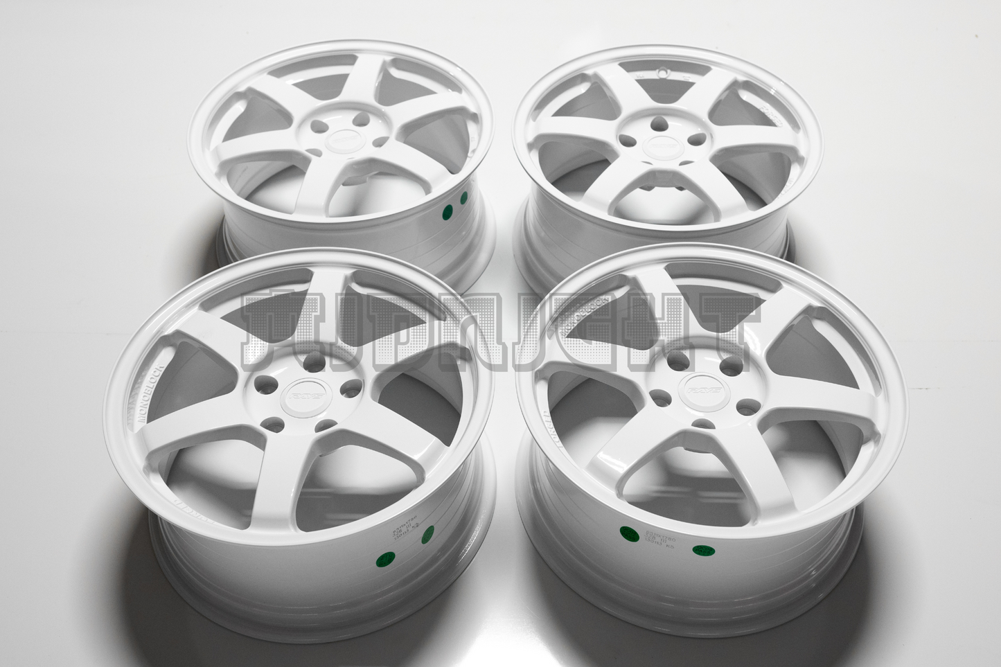 Volk Racing TE37 Saga Style 17" 8J +42 (5X112)