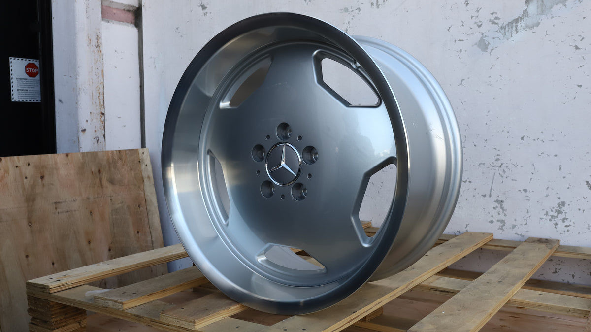 18" Silver Machine Lip Areo Classic Style Wheels Staggered Set 18x8.0 +30 / 18x9.0 +30 5x112