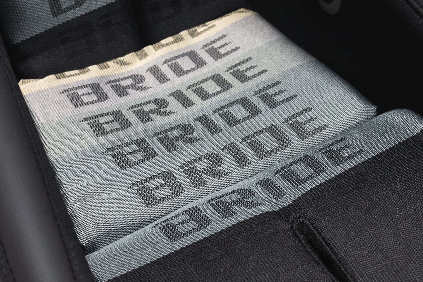 Bride Zeta IV Style Black Gradation Fixed Back Seat