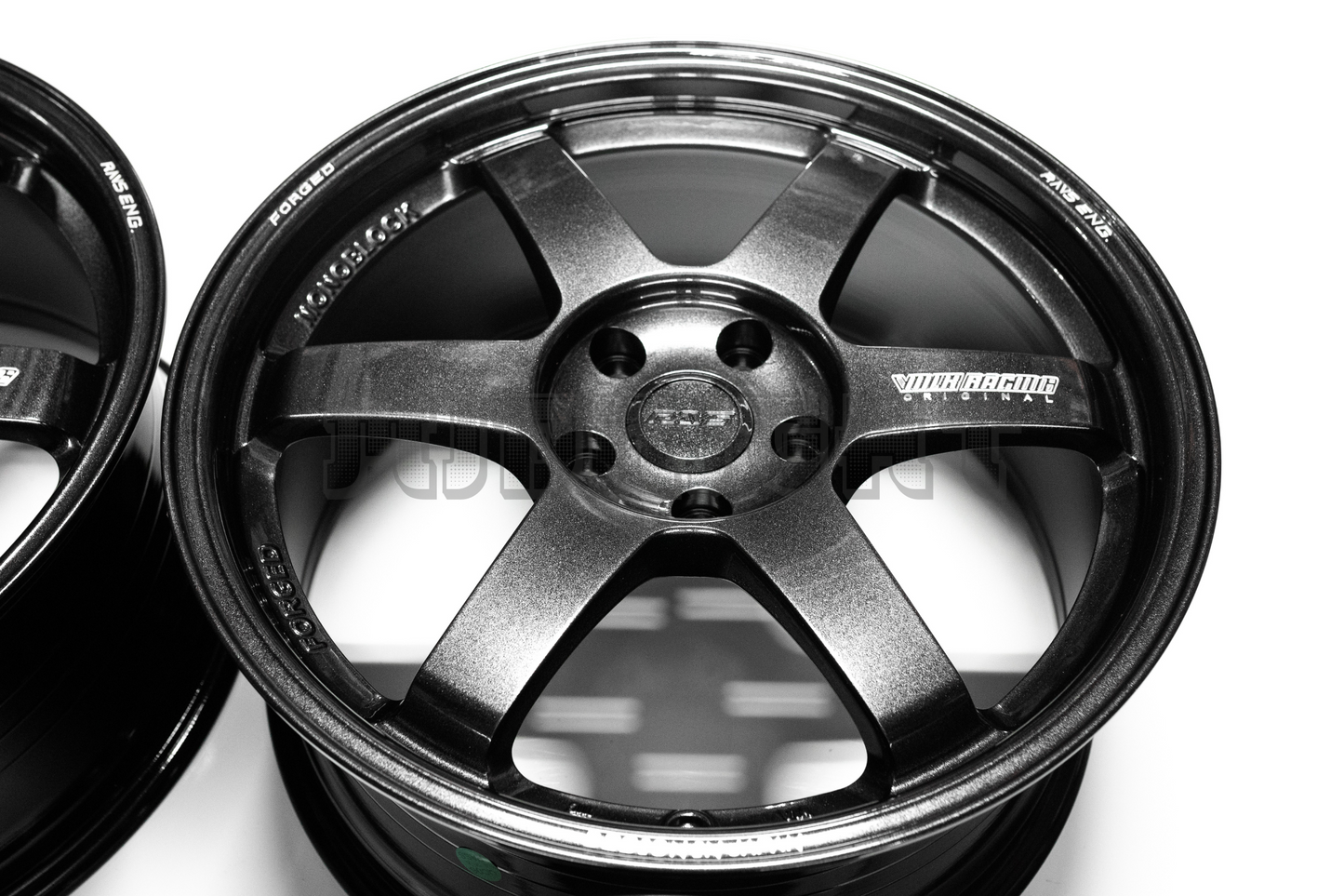 Volk Racing TE37SL Saga Style 18" 8.5J +42 (5X114.3)