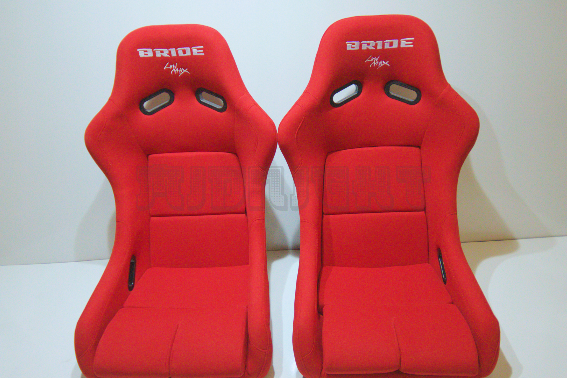 Bride VIOS III Style Red Fabric Black Fixed Back Bucket Seat XL Bride VIOS III Style Red Fabric Black Fixed Back Bucket Seat XL
