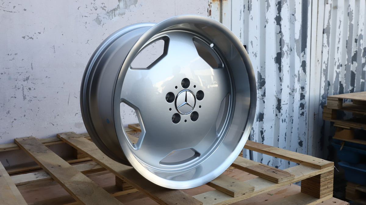 18" Silver Machine Lip Areo Classic Style Wheels Staggered Set 18x8.0 +30 / 18x9.0 +30 5x112