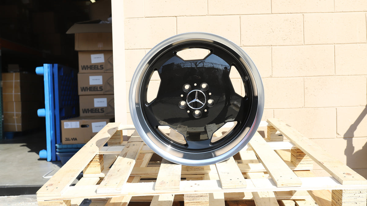 18" Gloss Black Machine Lip Areo Classic Style Wheels Staggered Set 18x8.0 +30 / 18x9.0 +30 5x112