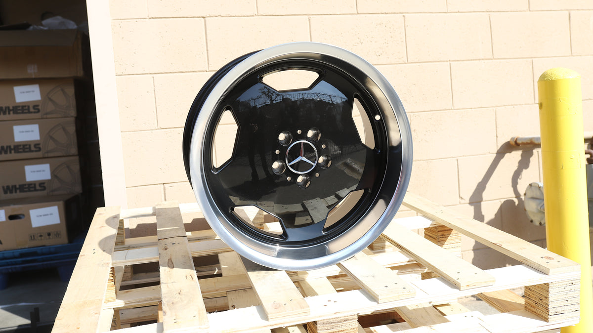 18" Gloss Black Machine Lip Areo Classic Style Wheels Staggered Set 18x8.0 +30 / 18x9.0 +30 5x112