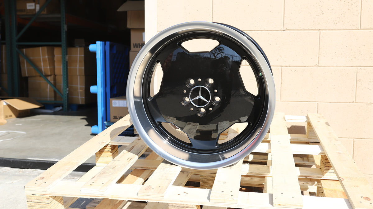 18" Gloss Black Machine Lip Areo Classic Style Wheels Staggered Set 18x8.0 +30 / 18x9.0 +30 5x112
